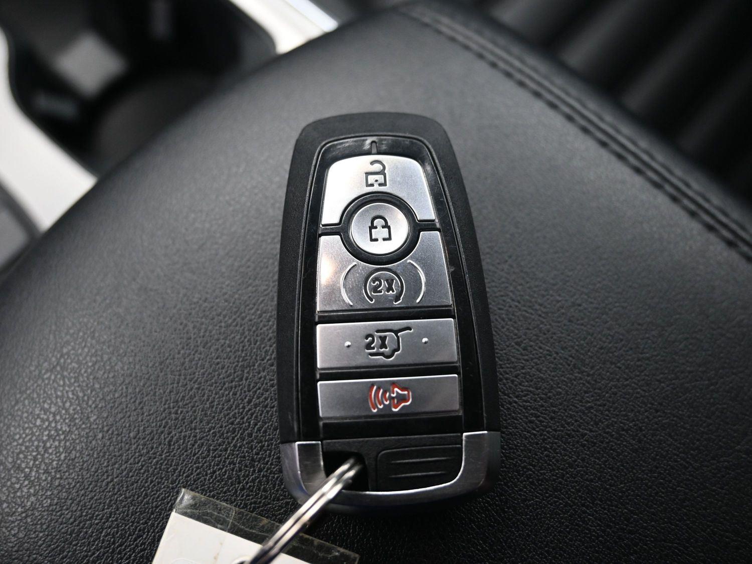 Used 2022 Rapid Red Metallic Tinted Clearcoat Ford SEL image 32