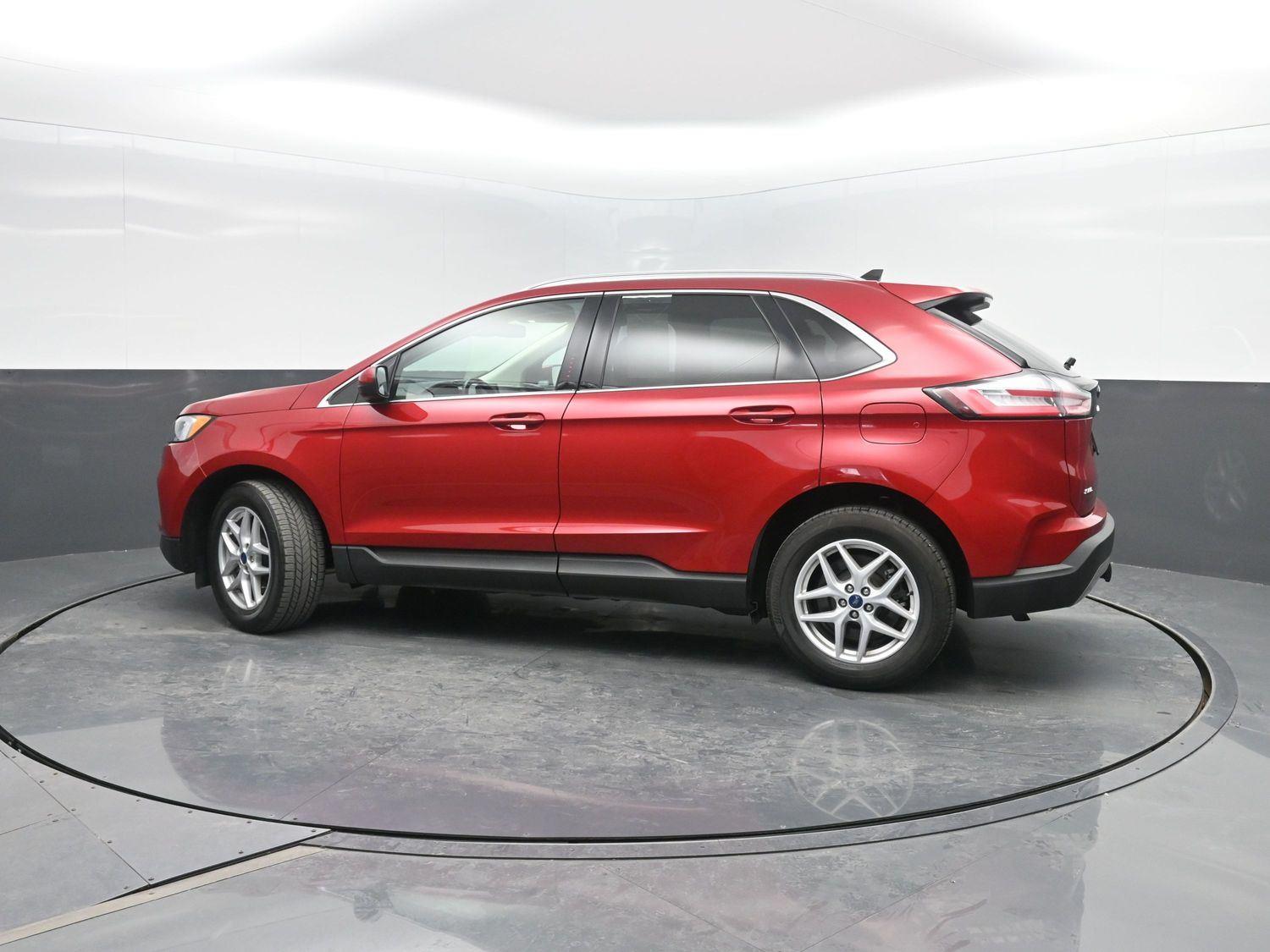 Used 2022 Rapid Red Metallic Tinted Clearcoat Ford SEL image 40