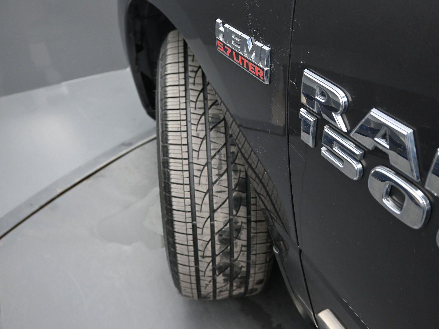 Used 2015 Granite Crystal Metallic Clearcoat Ram Sport image 5