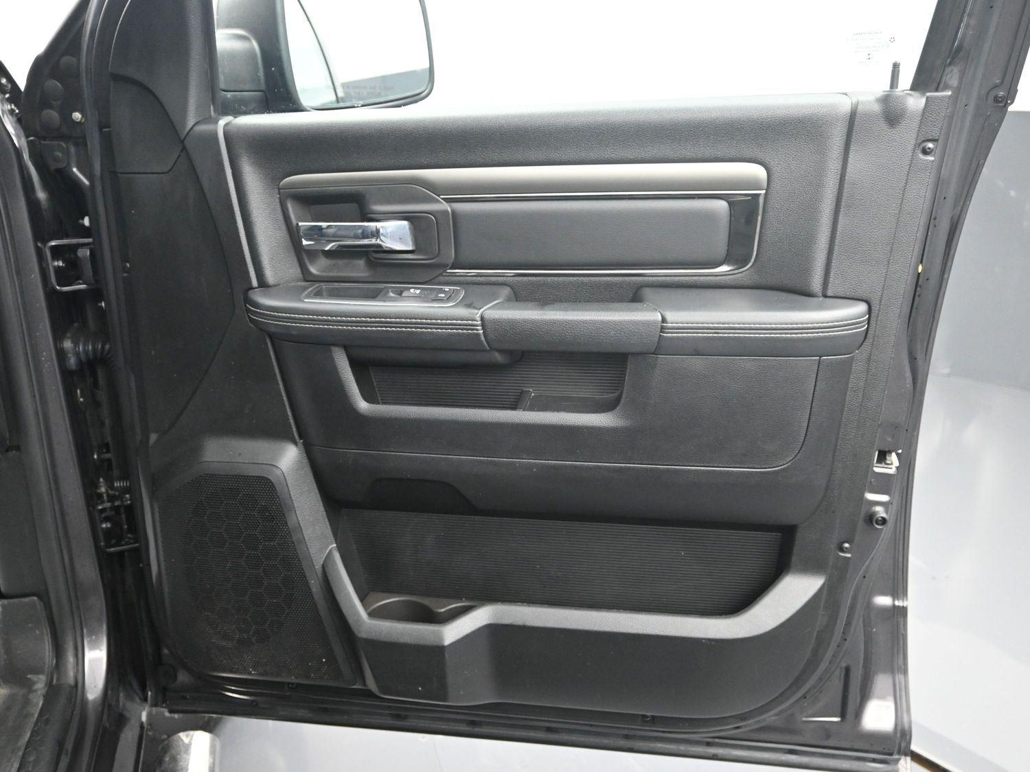 Used 2015 Granite Crystal Metallic Clearcoat Ram Sport image 9