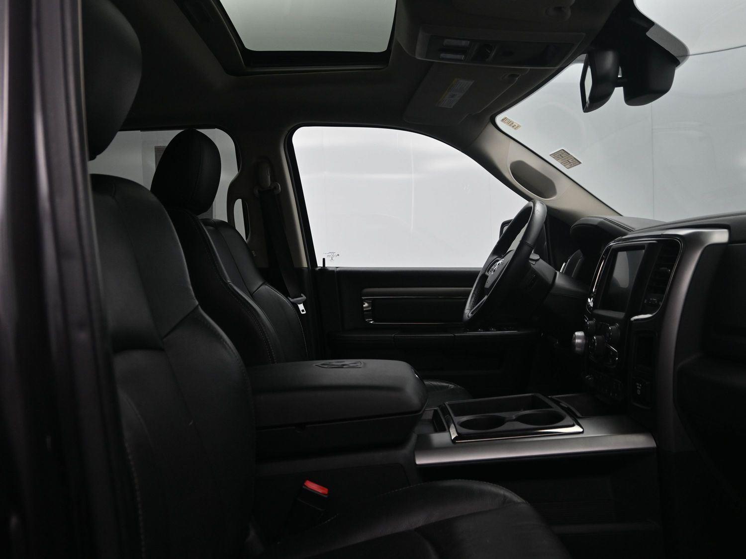 Used 2015 Granite Crystal Metallic Clearcoat Ram Sport image 11