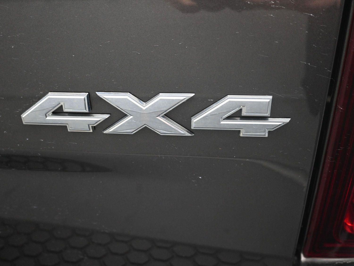 Used 2015 Granite Crystal Metallic Clearcoat Ram Sport image 15