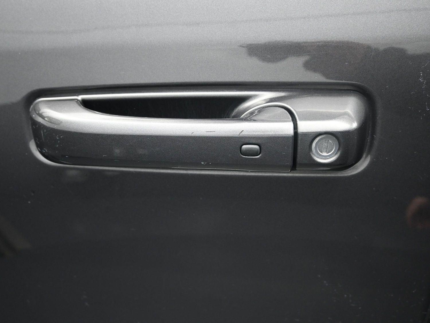 Used 2015 Granite Crystal Metallic Clearcoat Ram Sport image 17