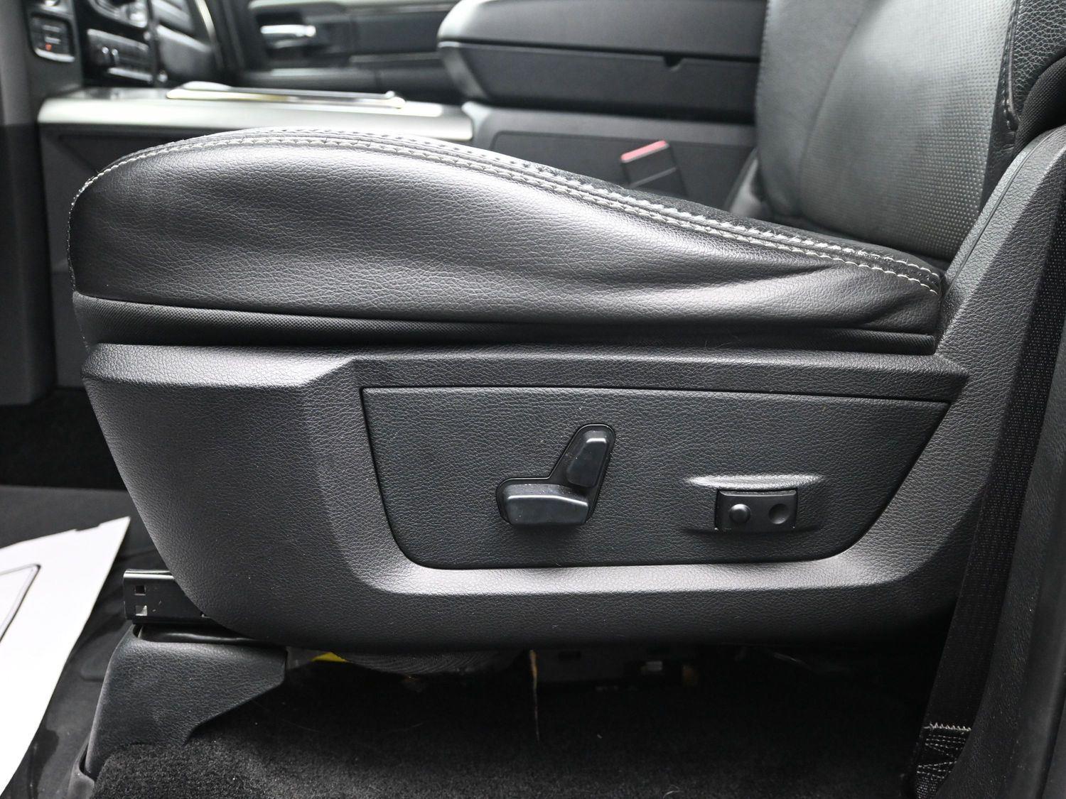 Used 2015 Granite Crystal Metallic Clearcoat Ram Sport image 19