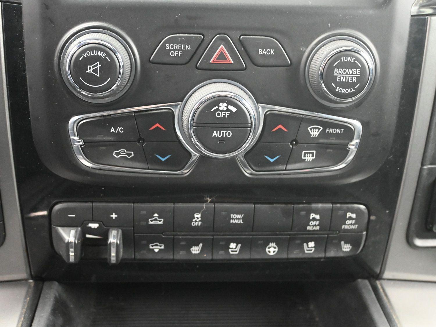 Used 2015 Granite Crystal Metallic Clearcoat Ram Sport image 28