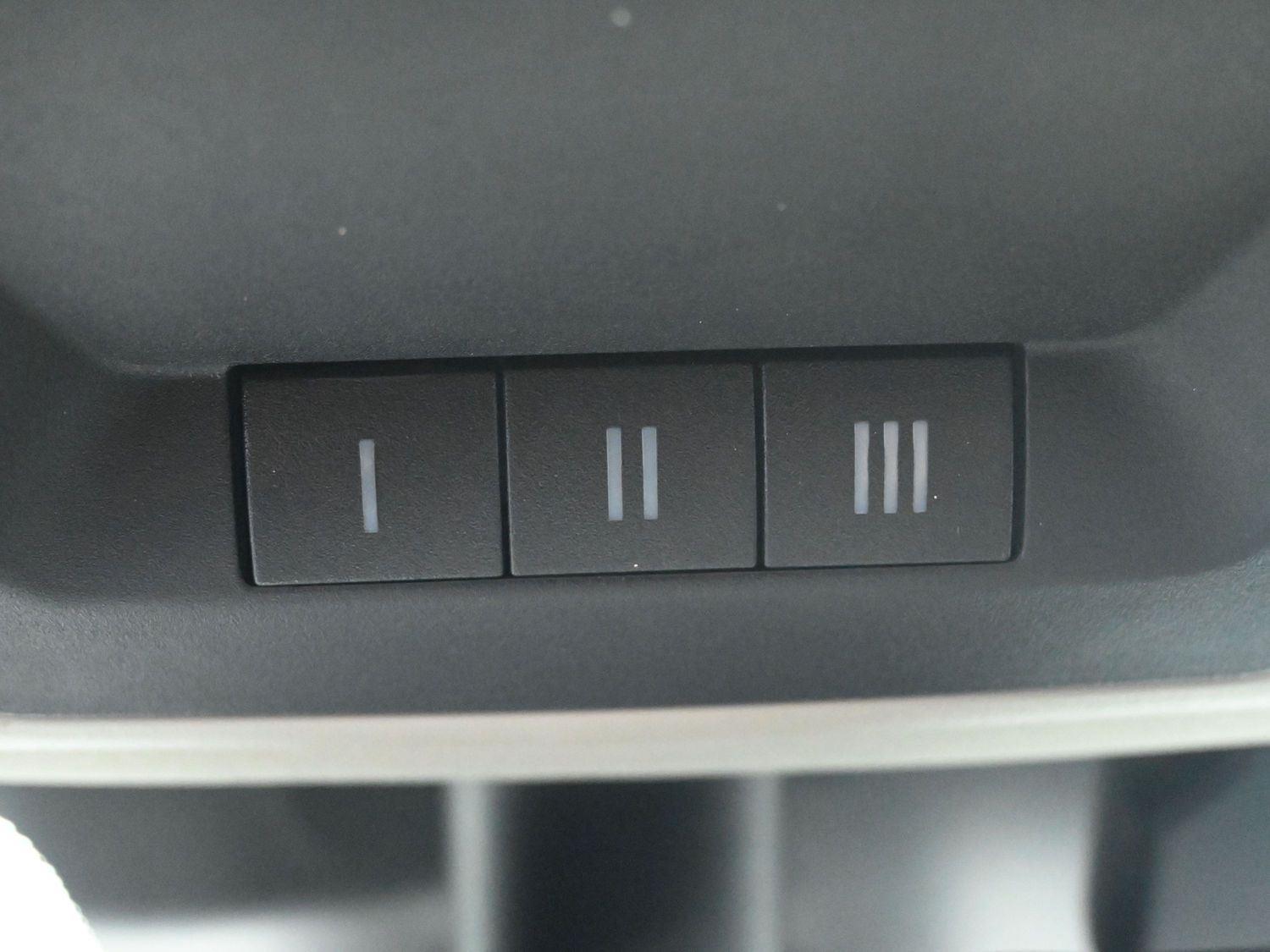 Used 2015 Granite Crystal Metallic Clearcoat Ram Sport image 31