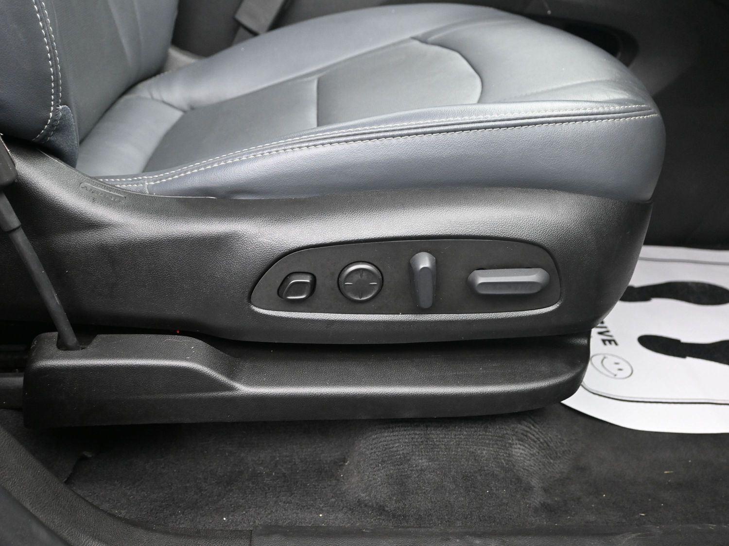 Used 2022 Ebony Twilight Metallic Buick Premium image 10