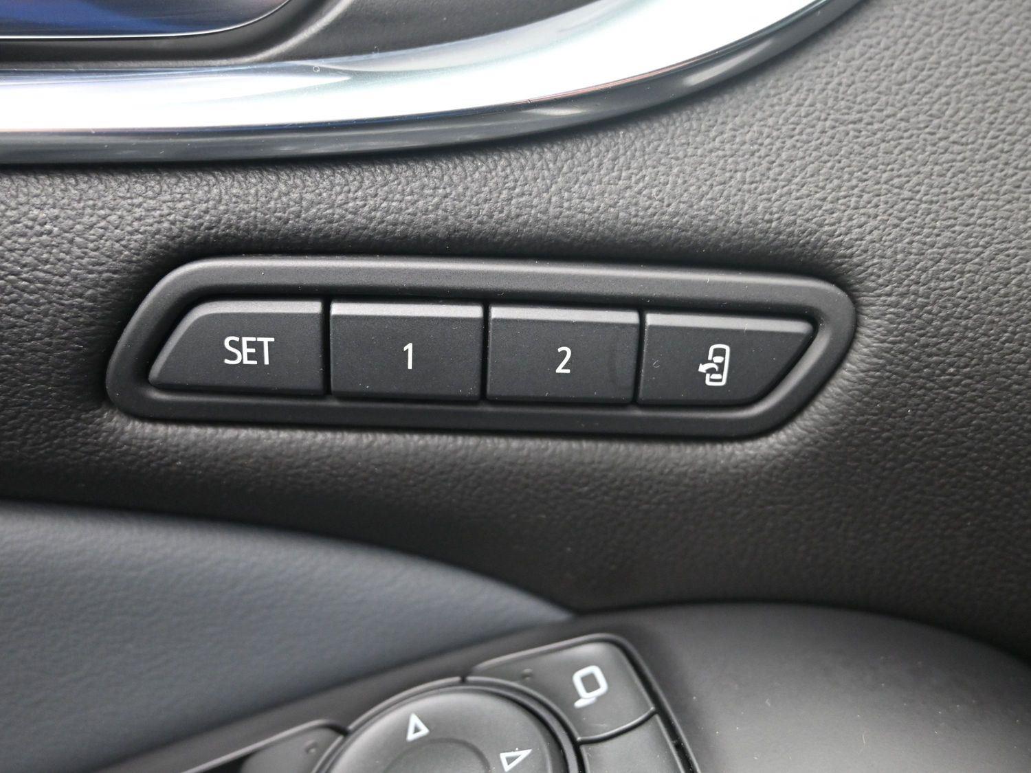 Used 2022 Ebony Twilight Metallic Buick Premium image 23