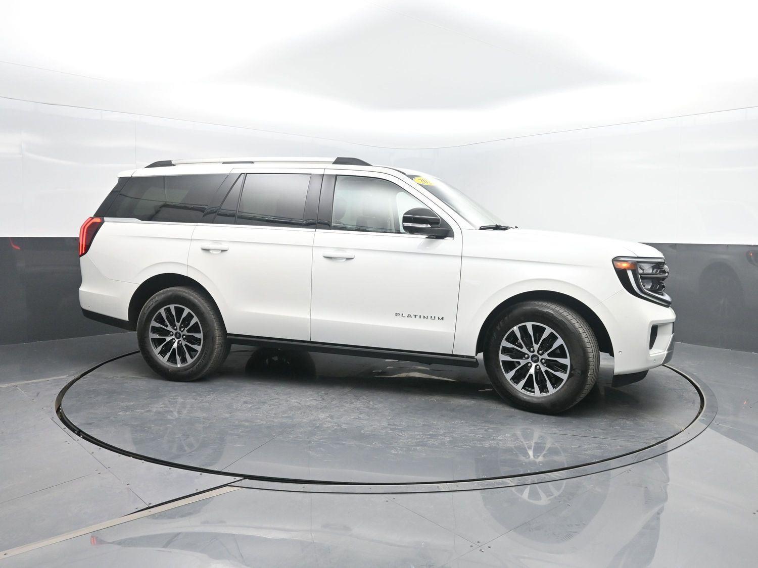 Used 2025 Star White Metallic Tri-Coat Ford Platinum image 3