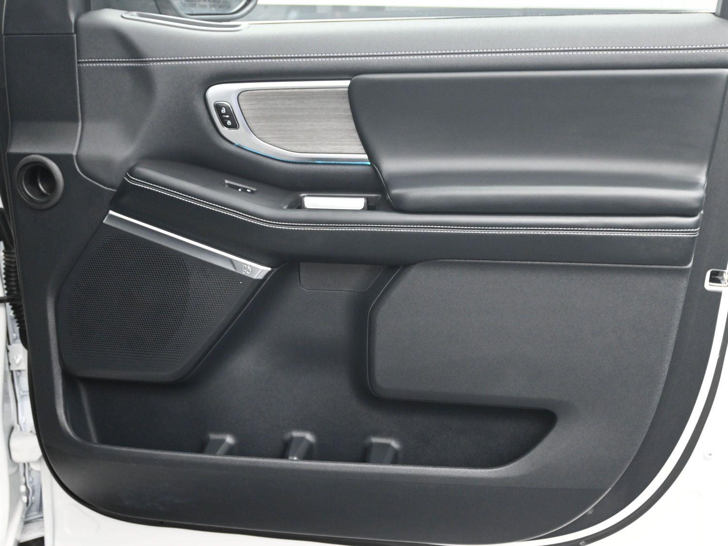 Used 2025 Star White Metallic Tri-Coat Ford Platinum image 8