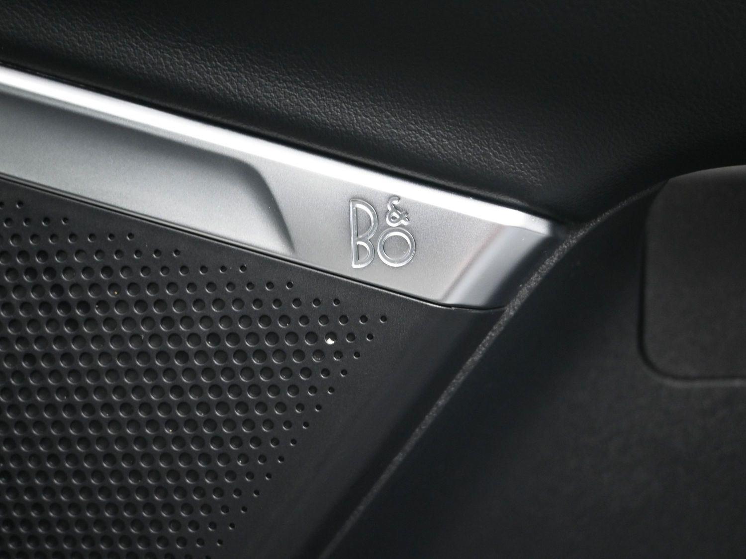 Used 2025 Star White Metallic Tri-Coat Ford Platinum image 9