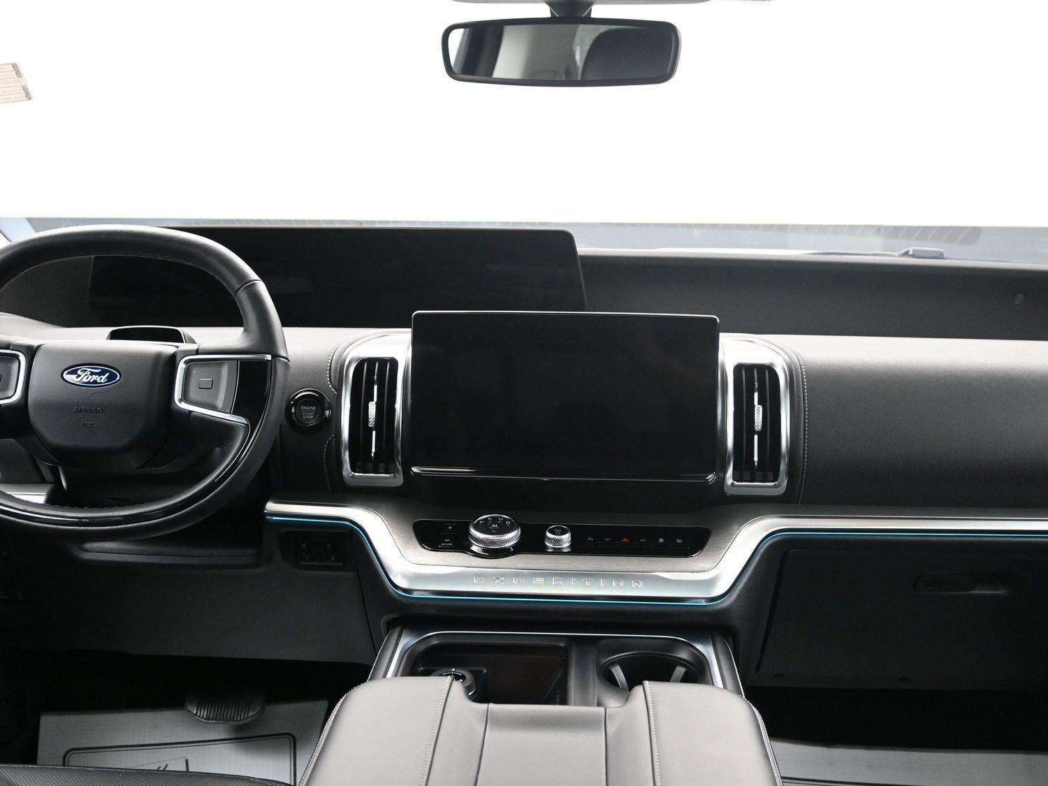 Used 2025 Star White Metallic Tri-Coat Ford Platinum image 15