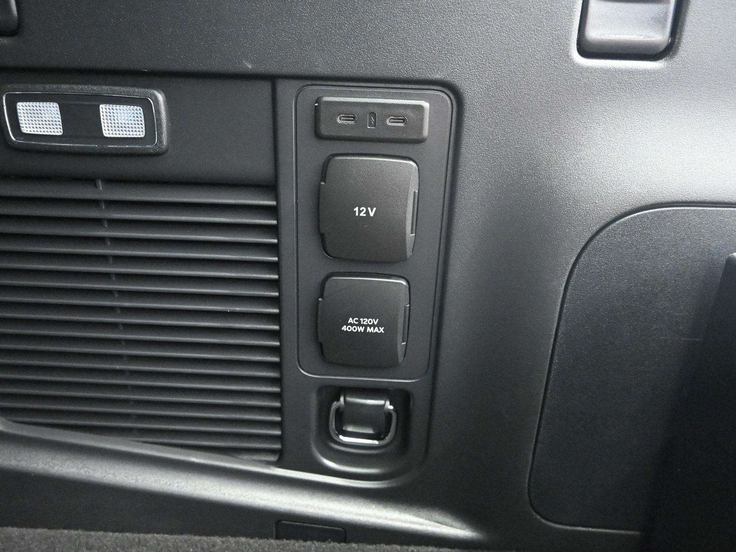 Used 2025 Star White Metallic Tri-Coat Ford Platinum image 19