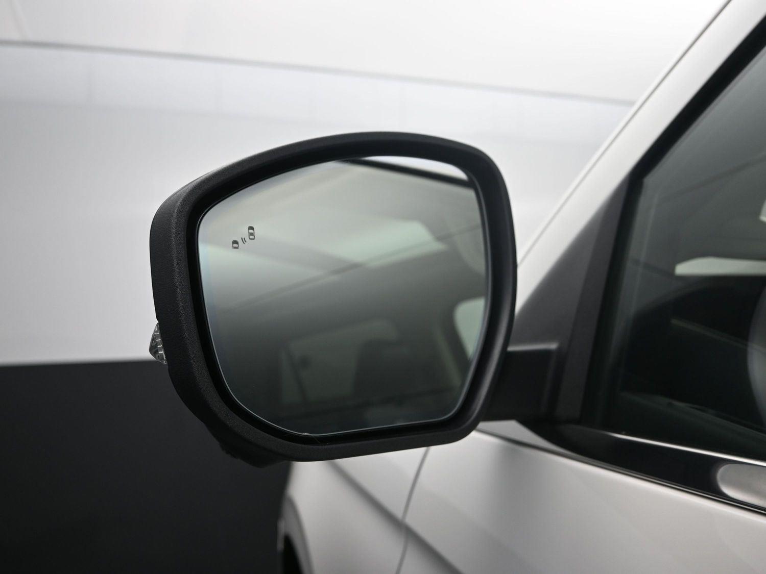 Used 2025 Star White Metallic Tri-Coat Ford Platinum image 22