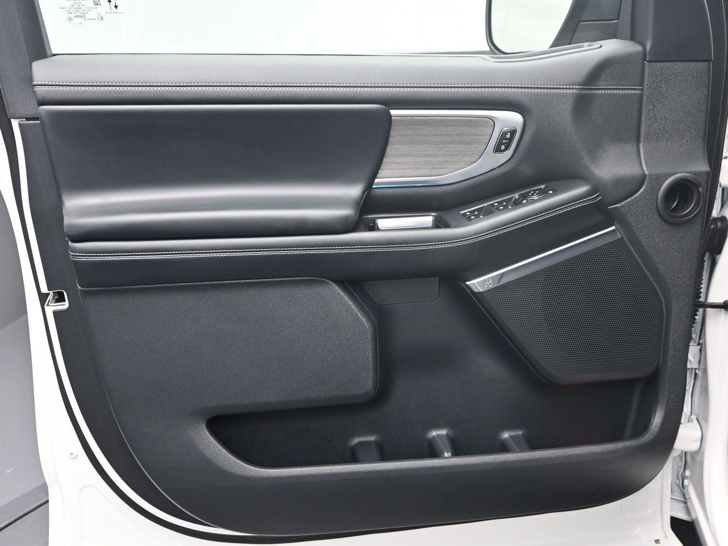 Used 2025 Star White Metallic Tri-Coat Ford Platinum image 23