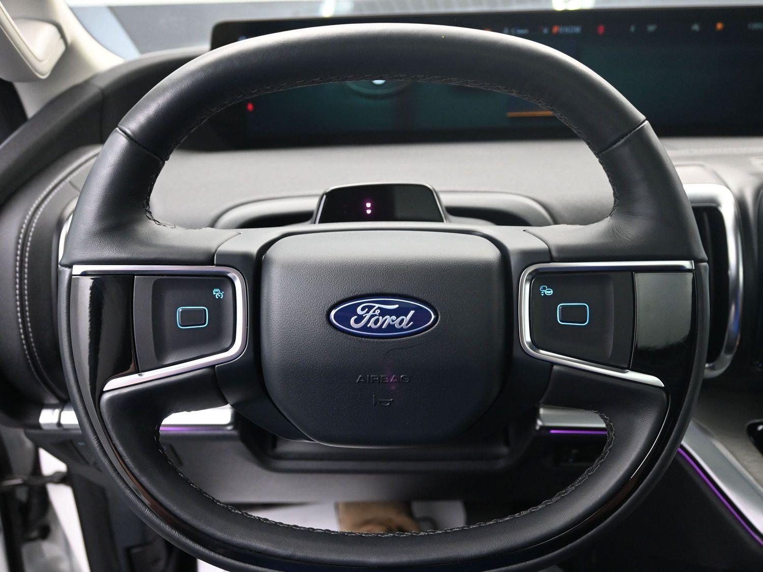 Used 2025 Star White Metallic Tri-Coat Ford Platinum image 26