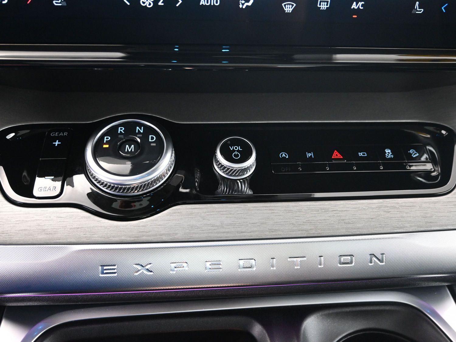 Used 2025 Star White Metallic Tri-Coat Ford Platinum image 33