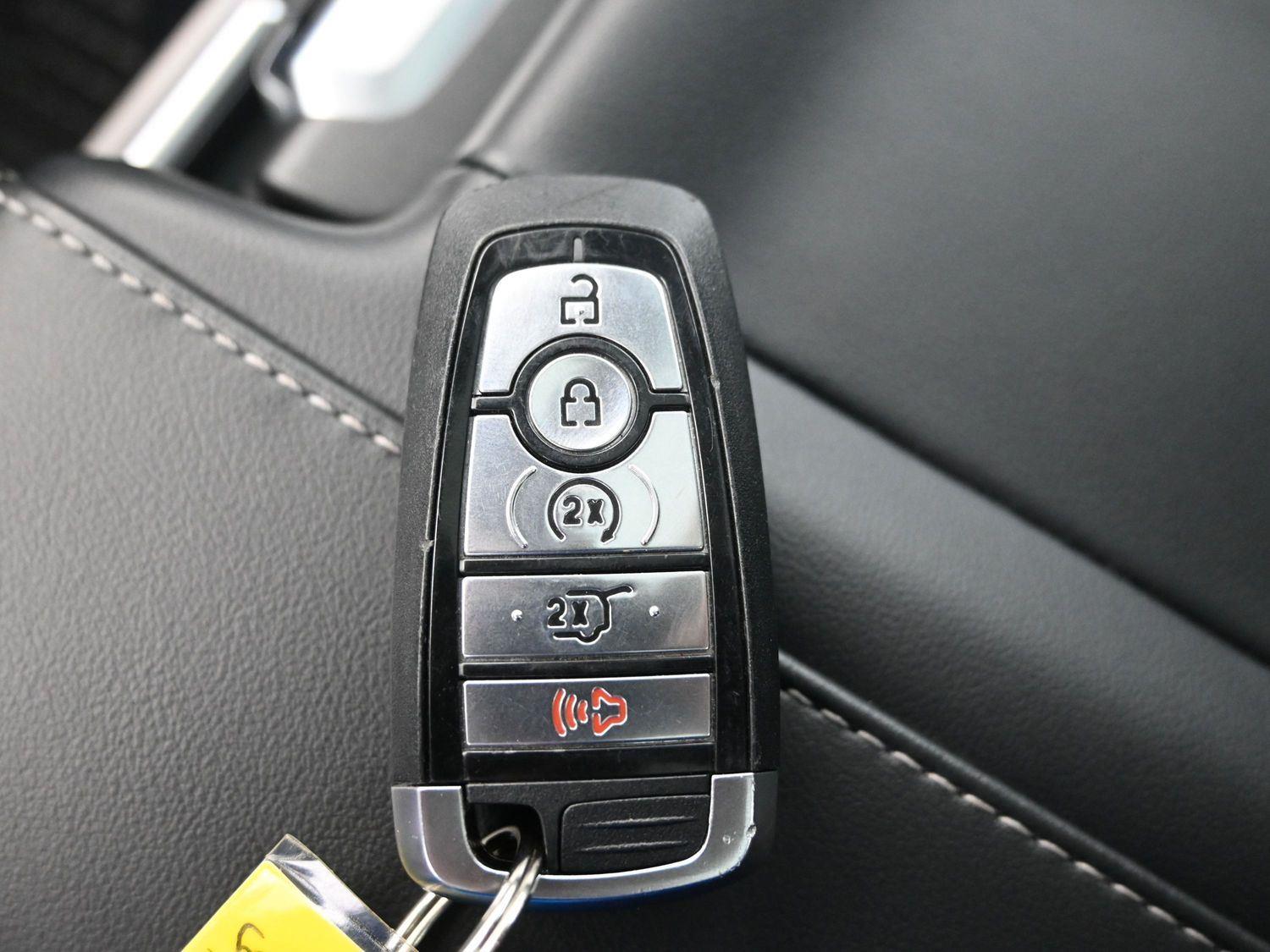 Used 2025 Star White Metallic Tri-Coat Ford Platinum image 37