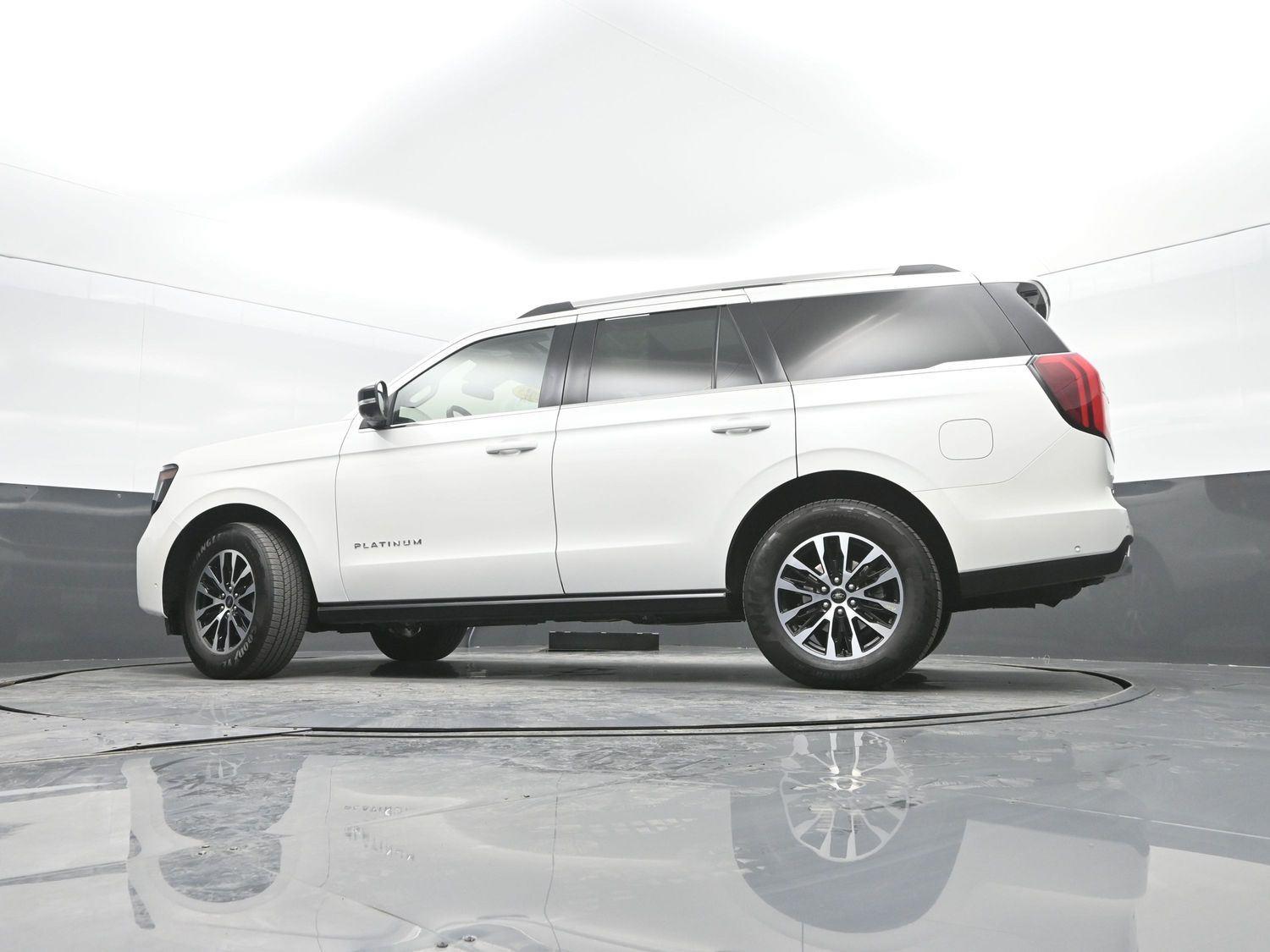 Used 2025 Star White Metallic Tri-Coat Ford Platinum image 40