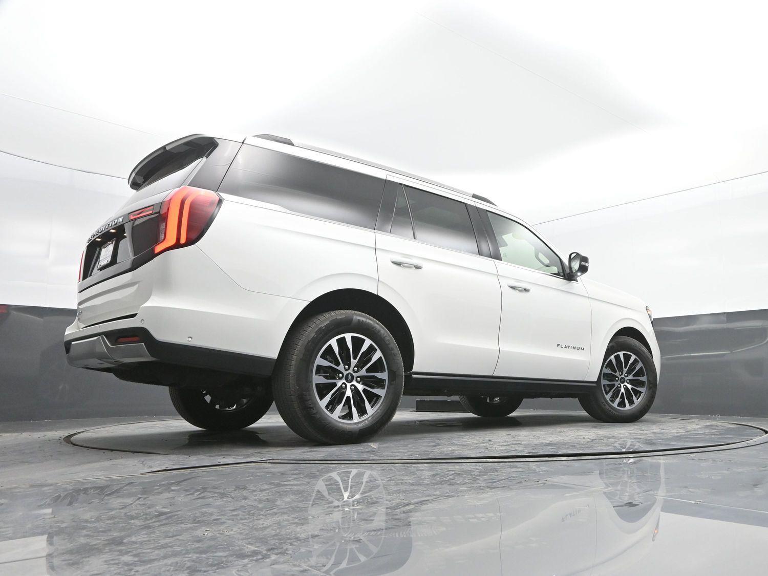 Used 2025 Star White Metallic Tri-Coat Ford Platinum image 41