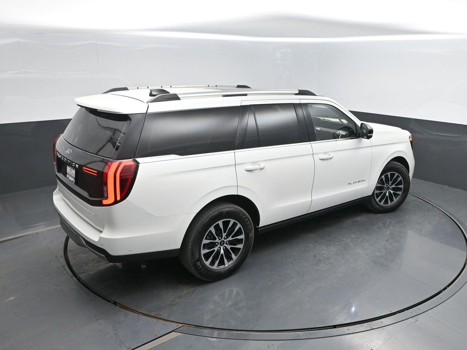 Used 2025 Star White Metallic Tri-Coat Ford Platinum image 45