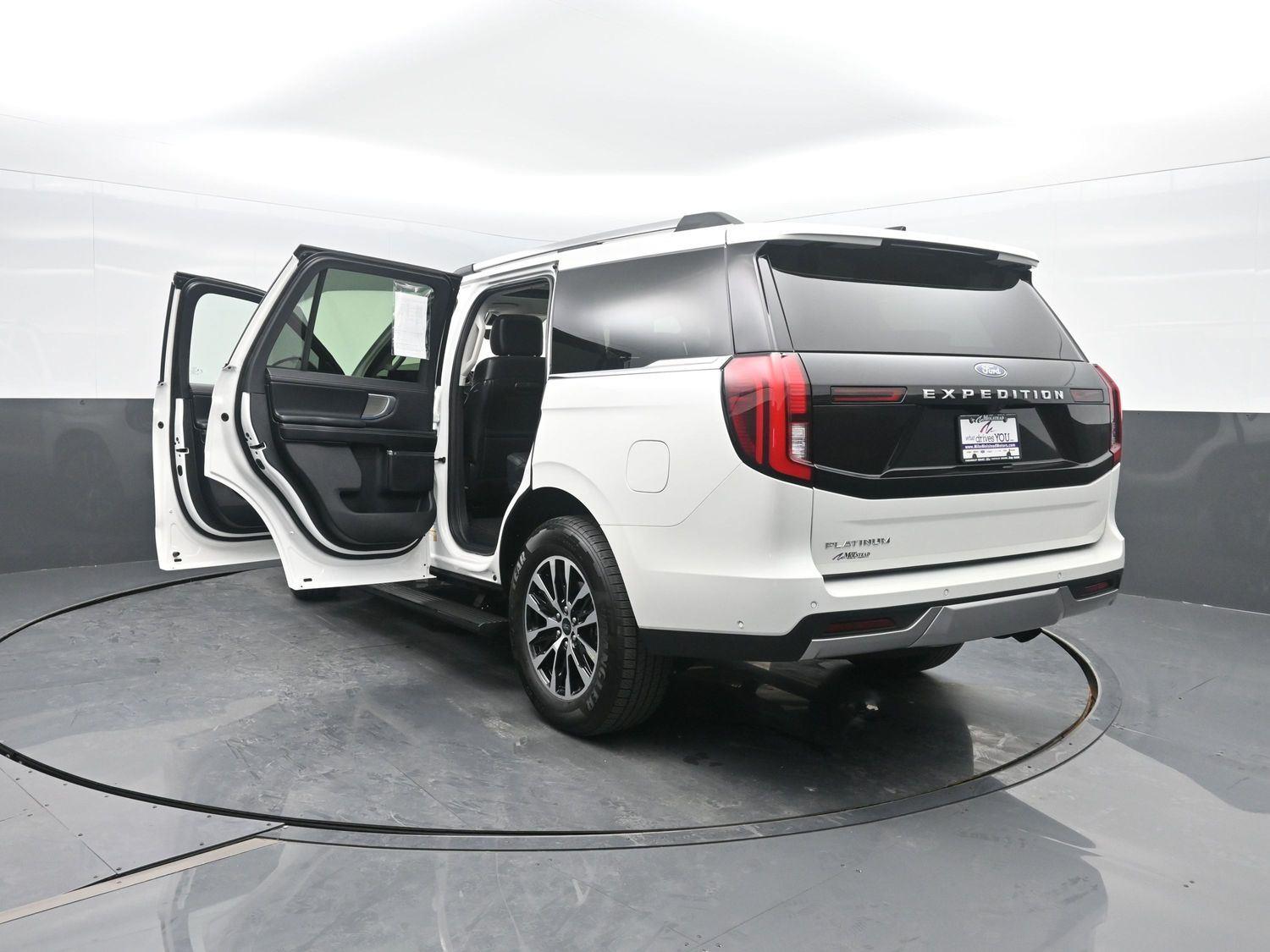 Used 2025 Star White Metallic Tri-Coat Ford Platinum image 53