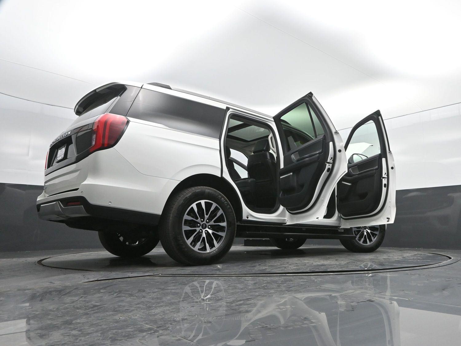 Used 2025 Star White Metallic Tri-Coat Ford Platinum image 56