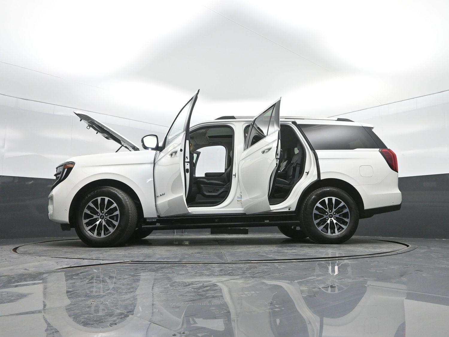 Used 2025 Star White Metallic Tri-Coat Ford Platinum image 57