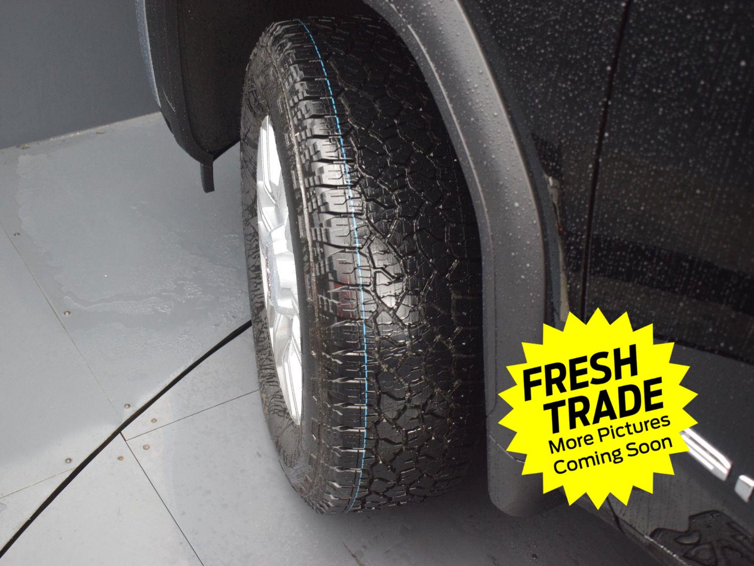 Used 2024 Onyx Black GMC SLT image 5