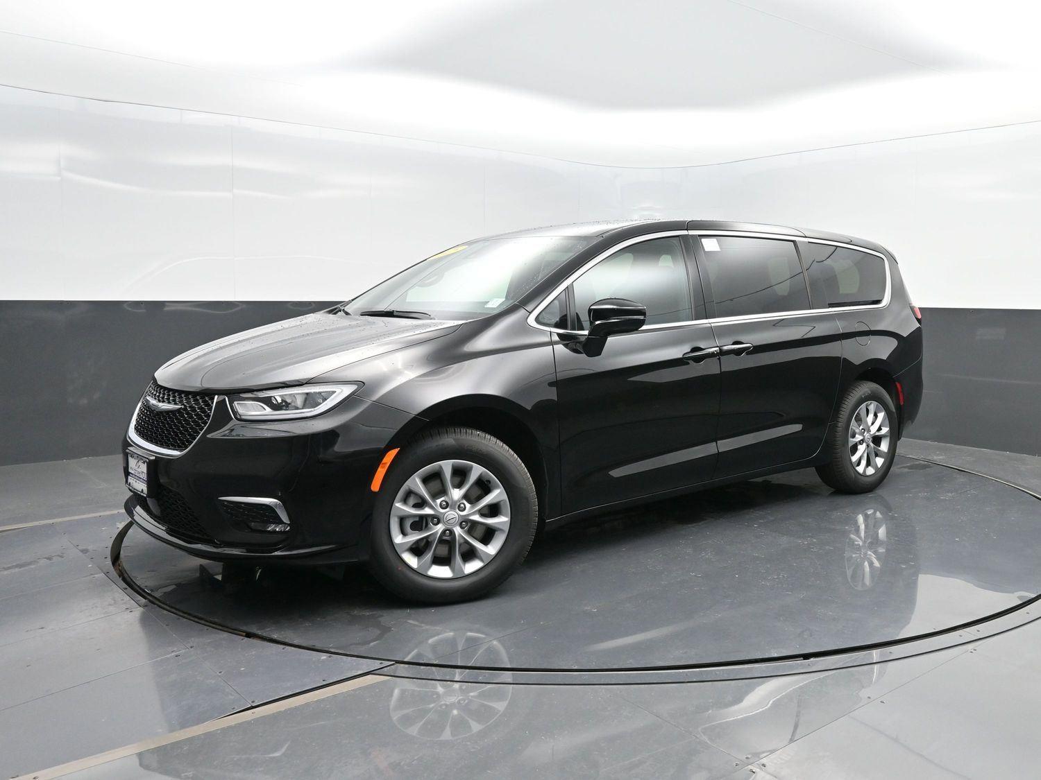 Diamond Black Crystal Pearlcoat 2025 Chrysler Pacifica Select AWD Minivan All-Wheel Drive 9-Speed Automatic