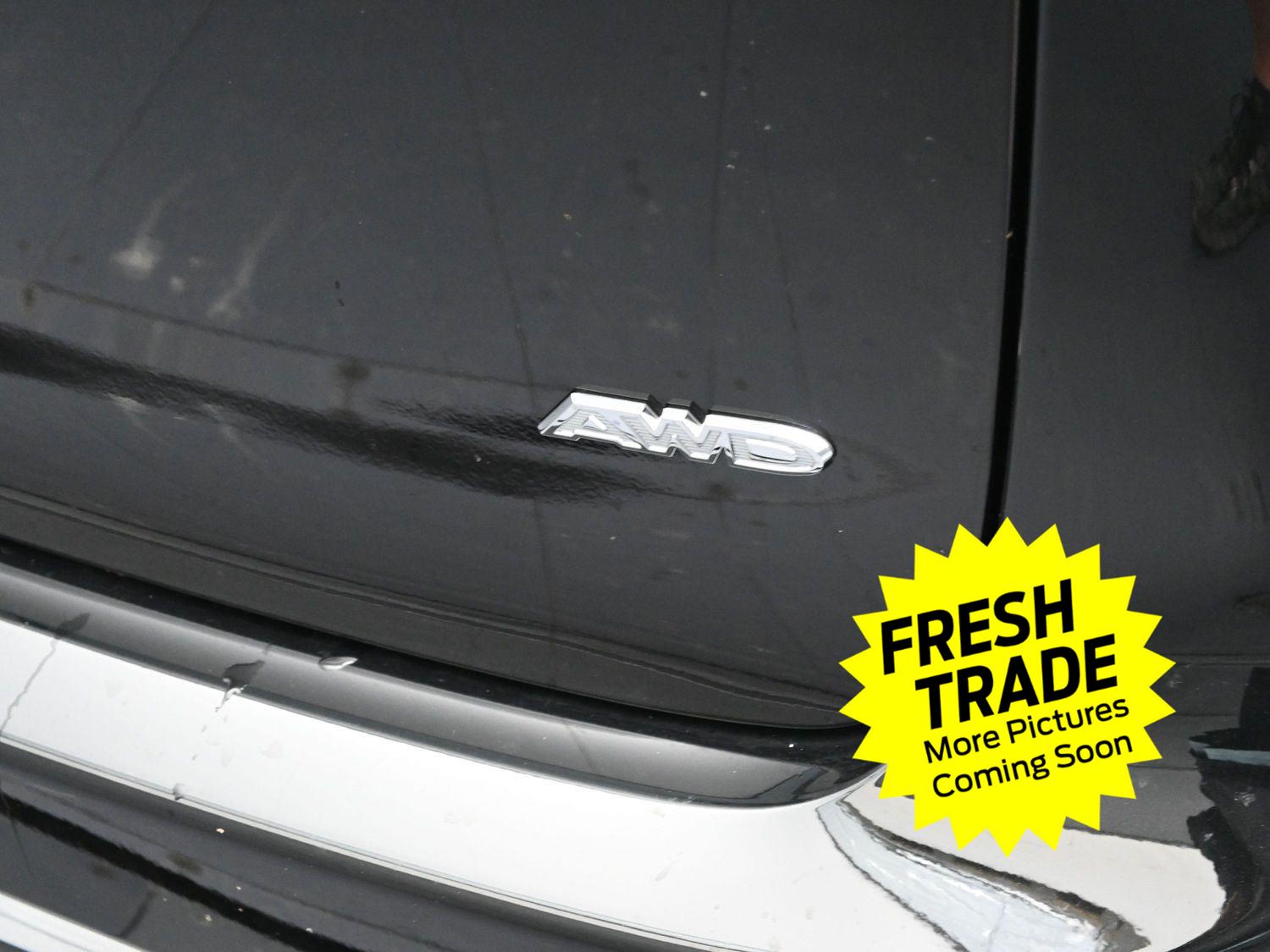 Used 2025 Diamond Black Crystal Pearlcoat Chrysler Select image 15