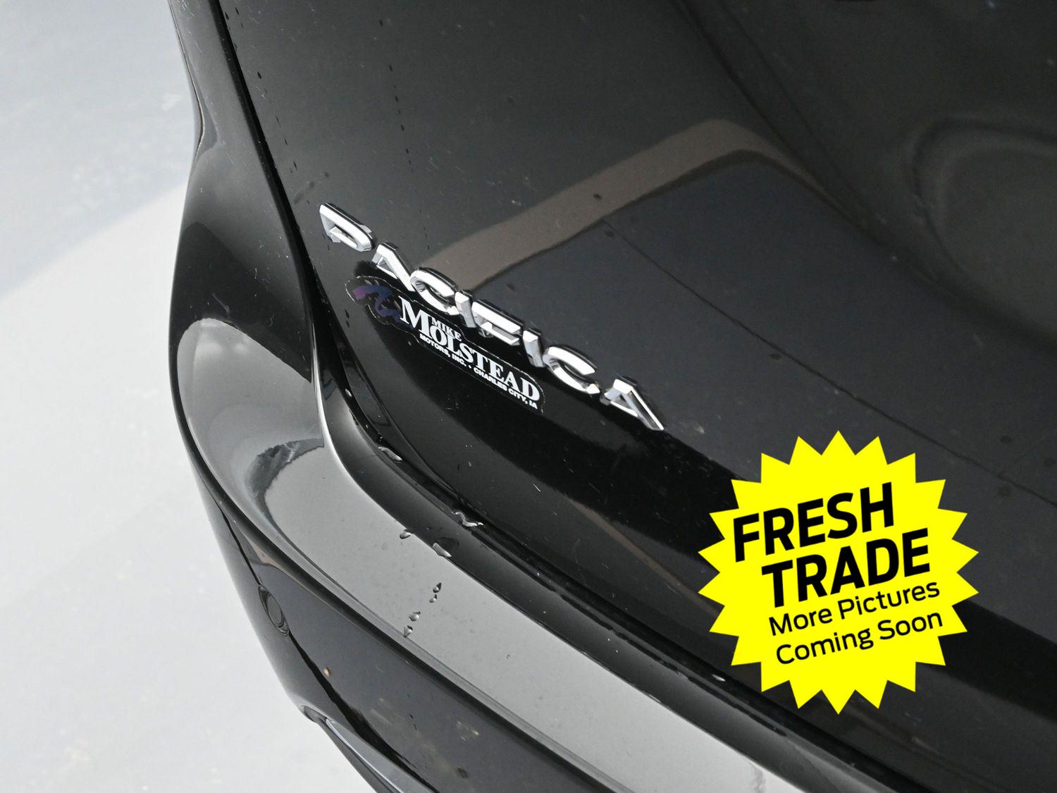 Used 2025 Diamond Black Crystal Pearlcoat Chrysler Select image 16