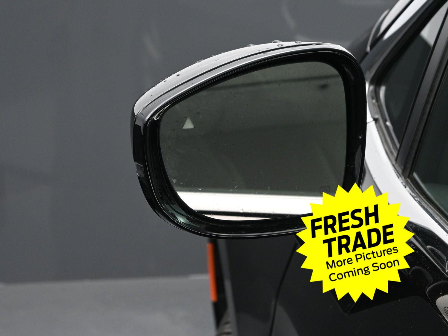 Used 2025 Diamond Black Crystal Pearlcoat Chrysler Select image 19