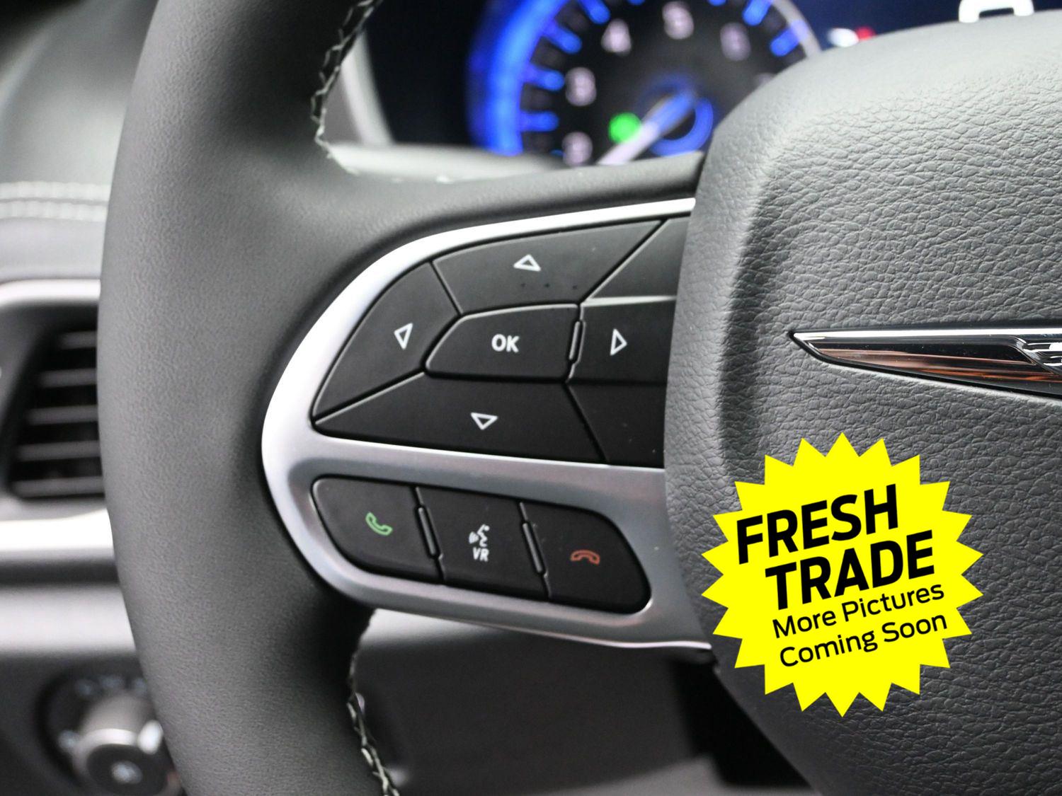 Used 2025 Diamond Black Crystal Pearlcoat Chrysler Select image 25