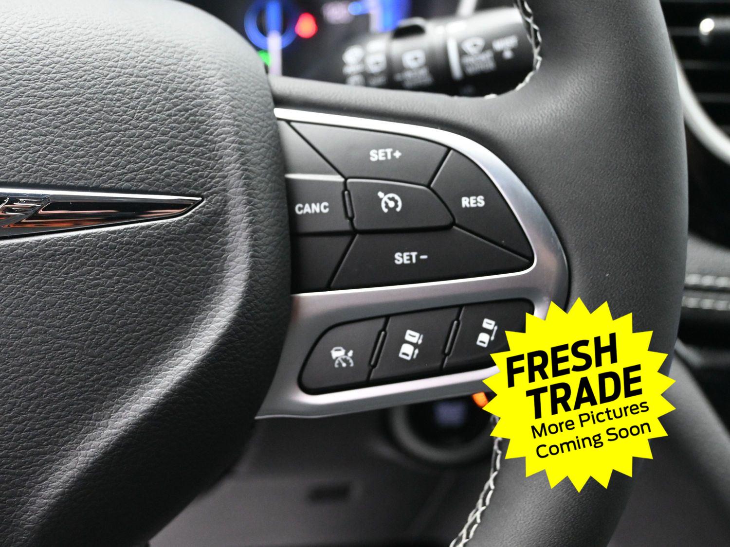 Used 2025 Diamond Black Crystal Pearlcoat Chrysler Select image 26