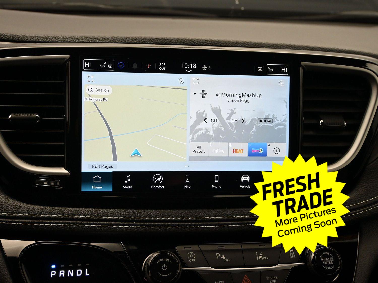 Used 2025 Diamond Black Crystal Pearlcoat Chrysler Select image 29