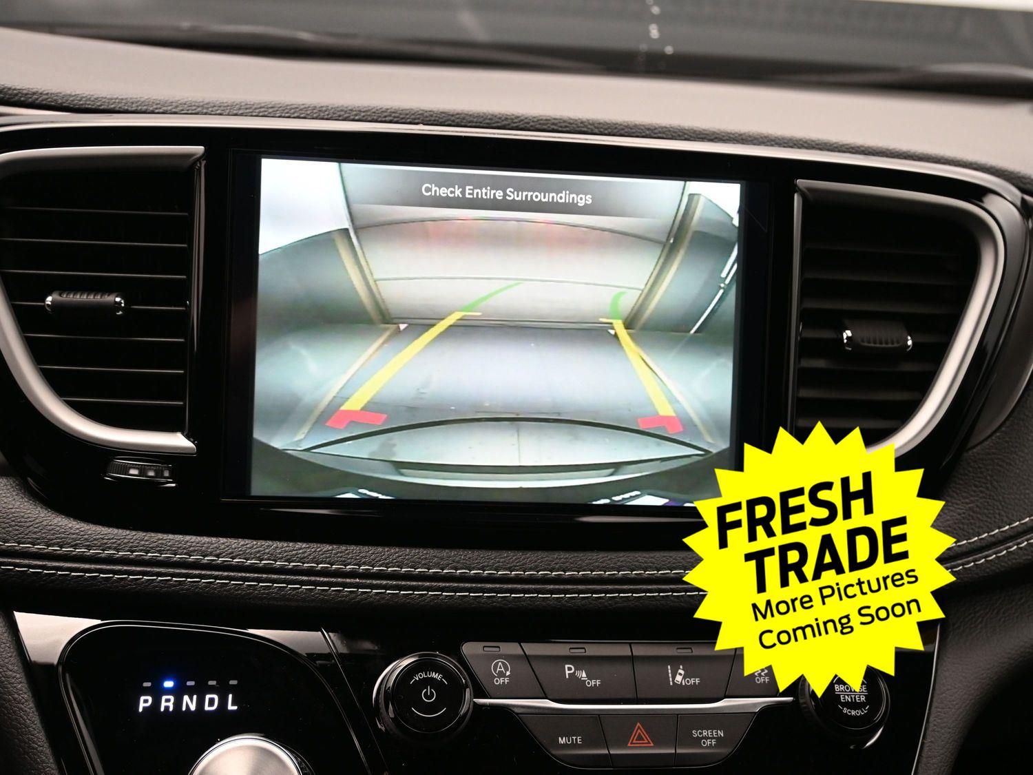 Used 2025 Diamond Black Crystal Pearlcoat Chrysler Select image 30