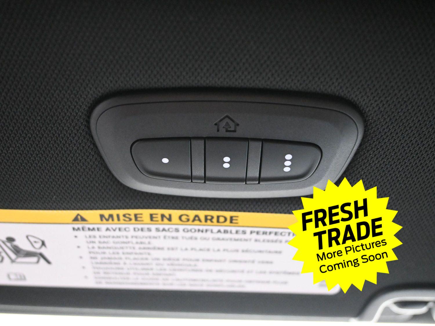 Used 2025 Diamond Black Crystal Pearlcoat Chrysler Select image 34