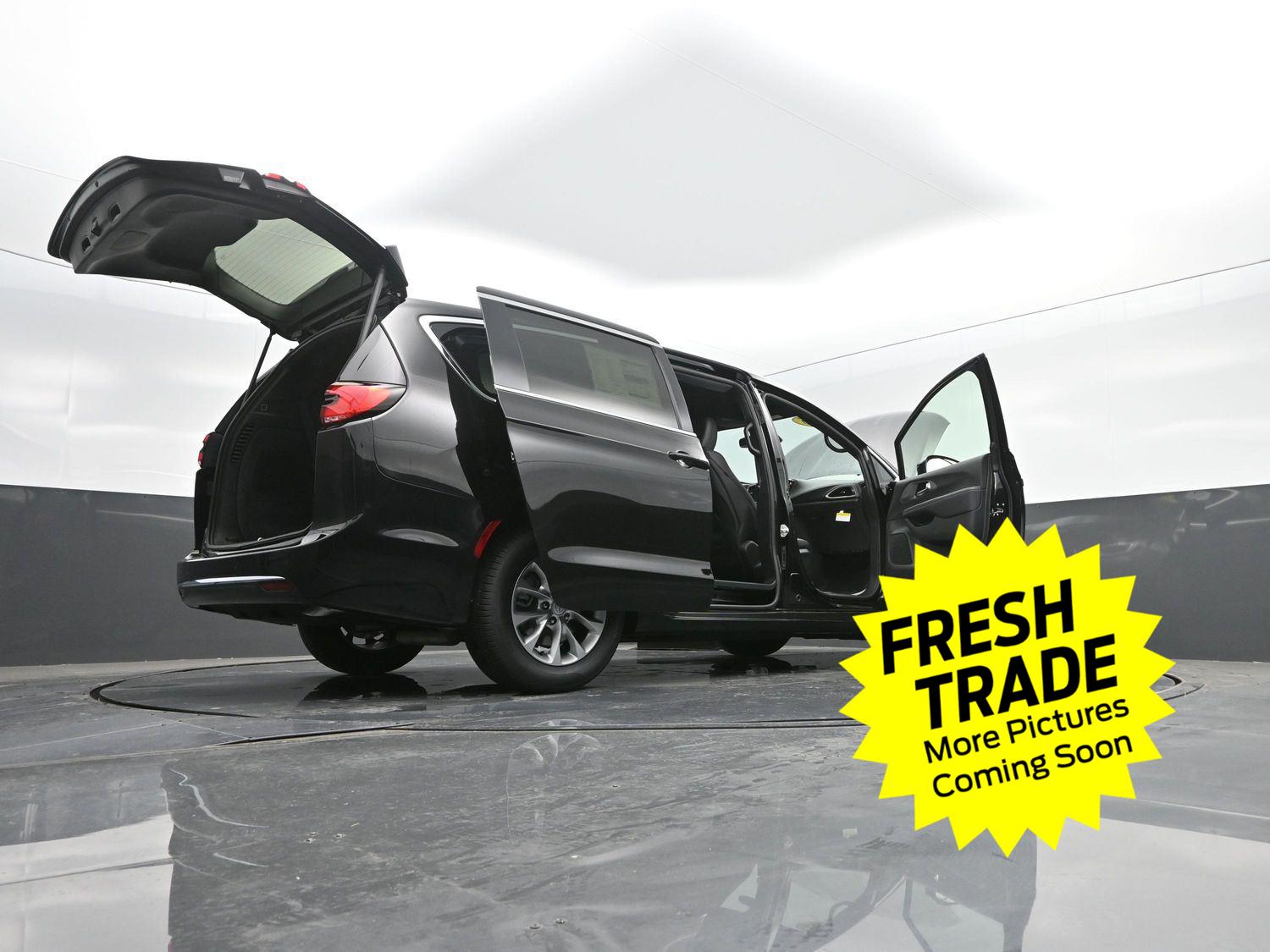 Used 2025 Diamond Black Crystal Pearlcoat Chrysler Select image 48