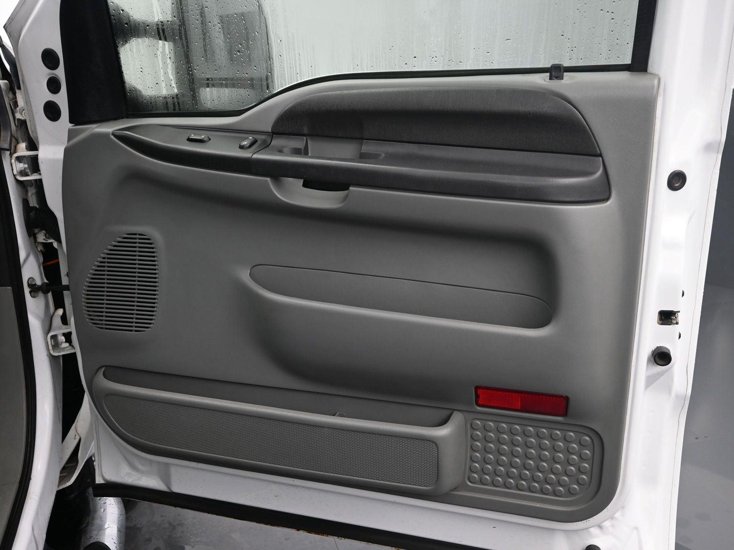 Used 2006  FORD  image 8