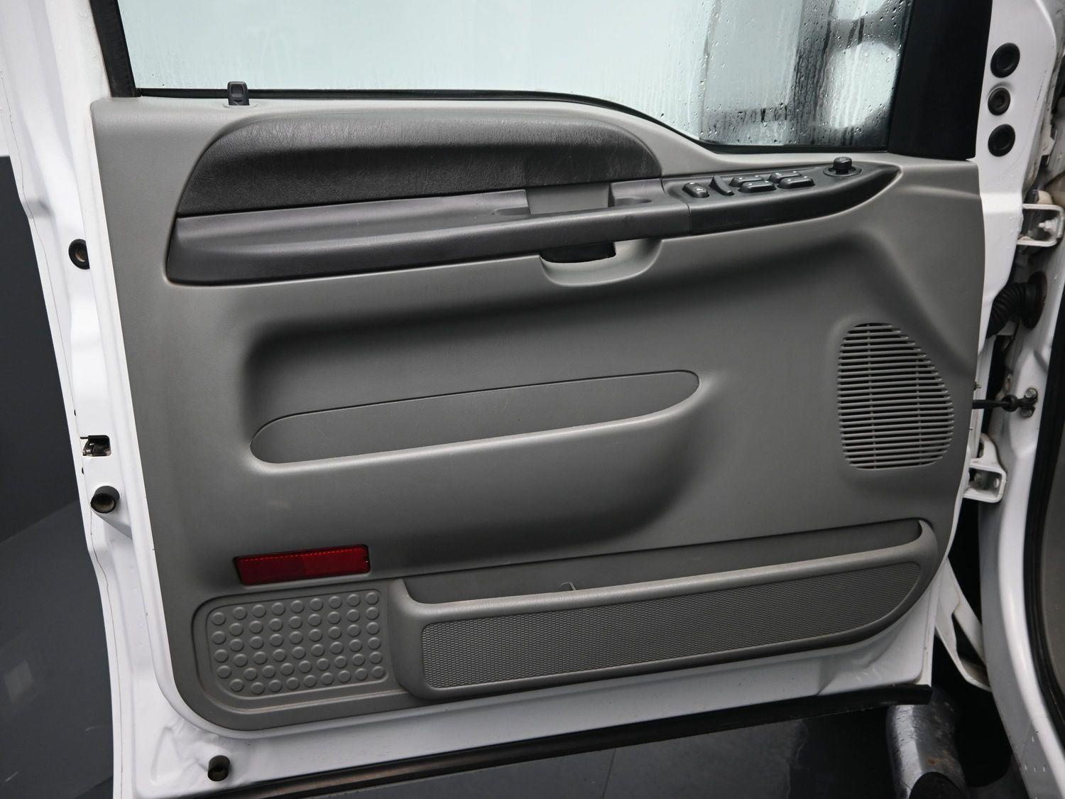 Used 2006  FORD  image 19