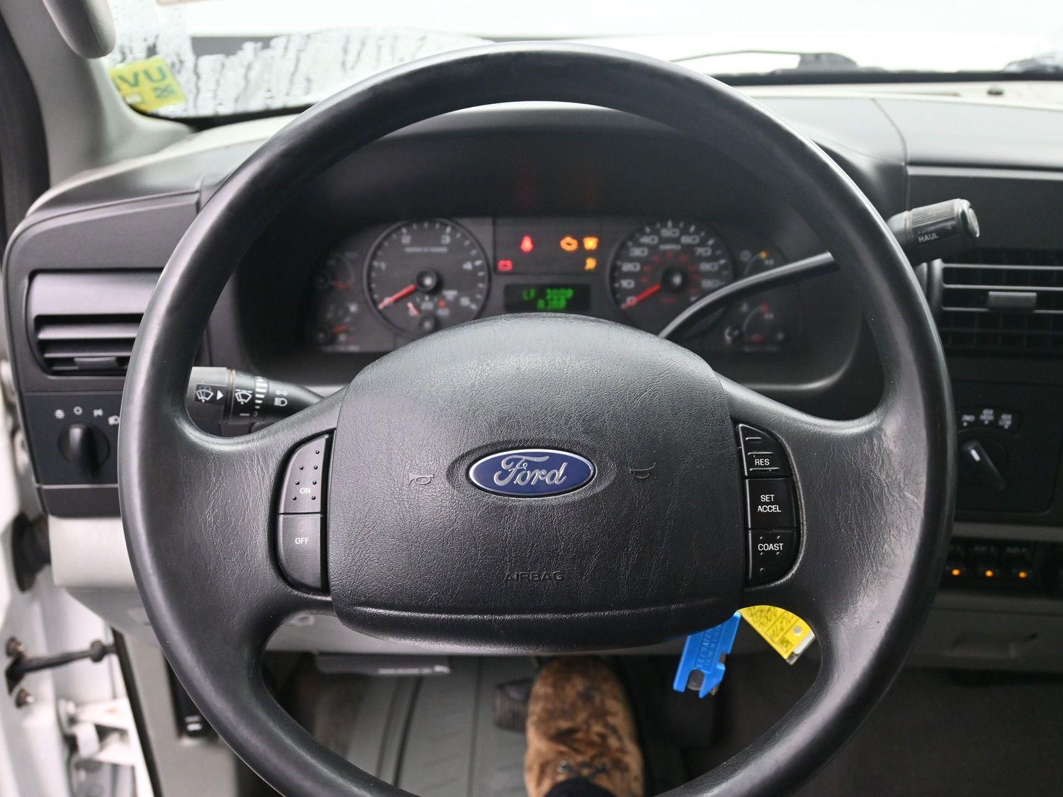 Used 2006  FORD  image 23