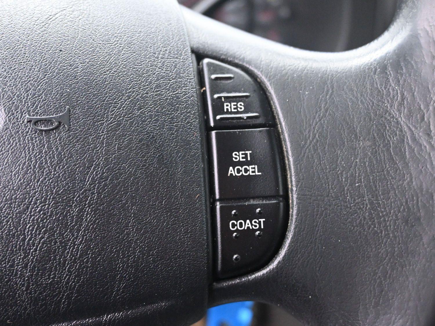 Used 2006  FORD  image 25