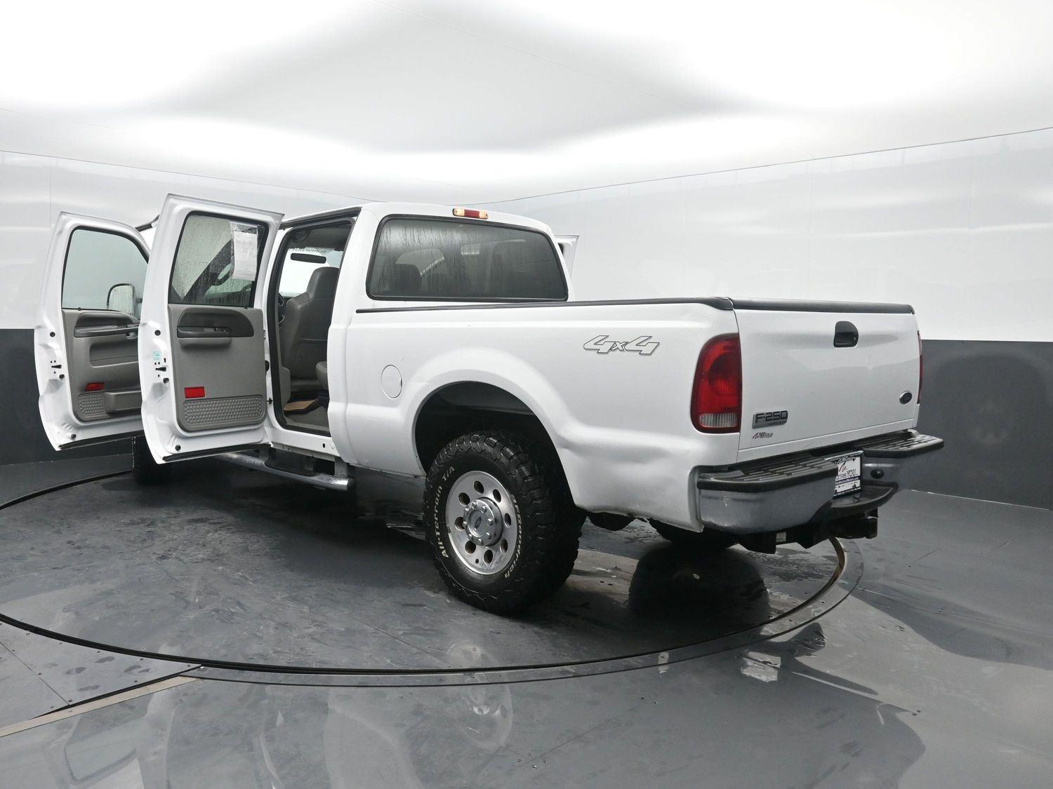 Used 2006  FORD  image 42