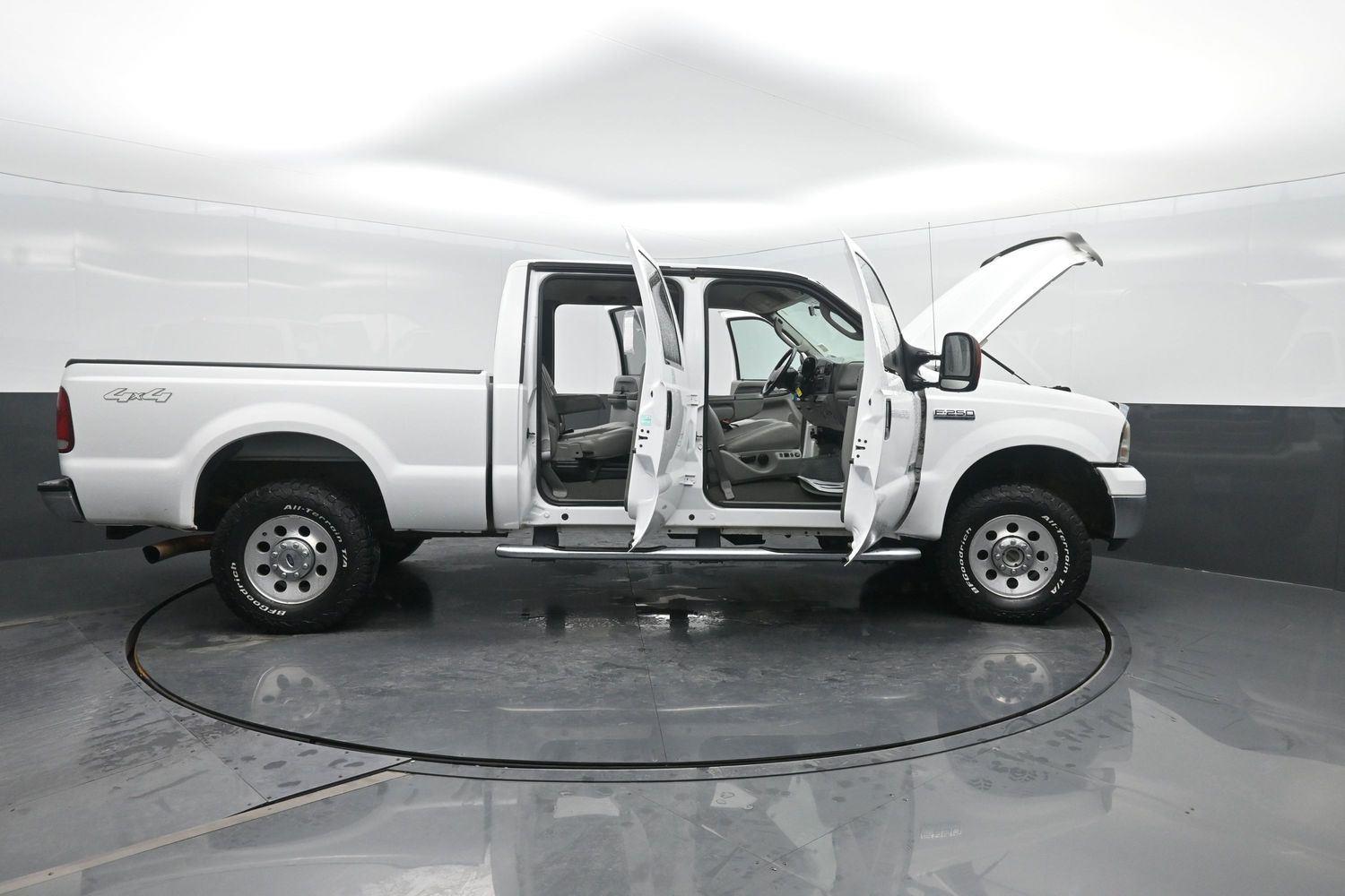 Used 2006  FORD  image 43