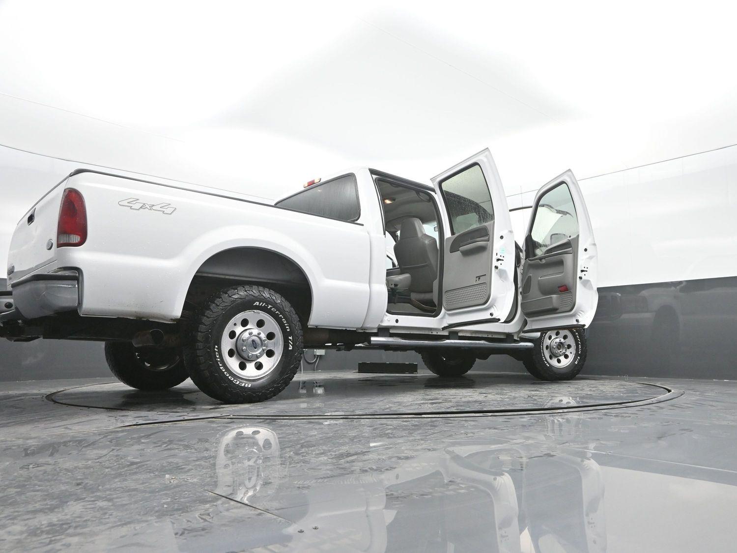 Used 2006  FORD  image 45