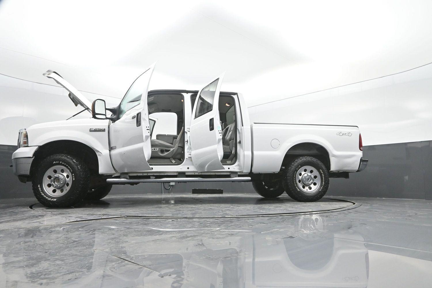 Used 2006  FORD  image 46