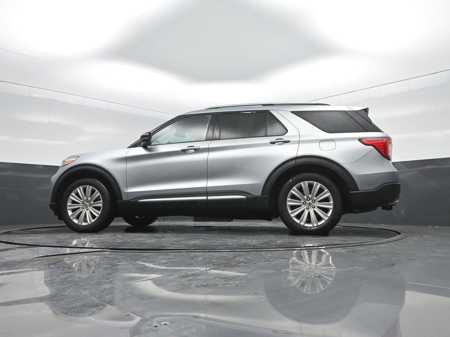 Used 2020 Iconic Silver Ford Limited image 40