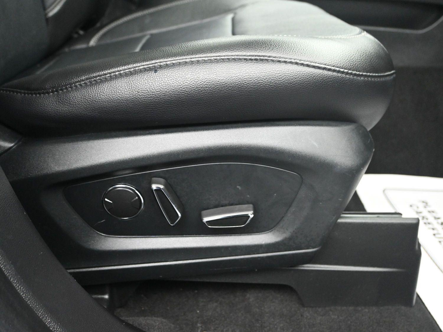 Used 2020 Iconic Silver Ford Limited image 8