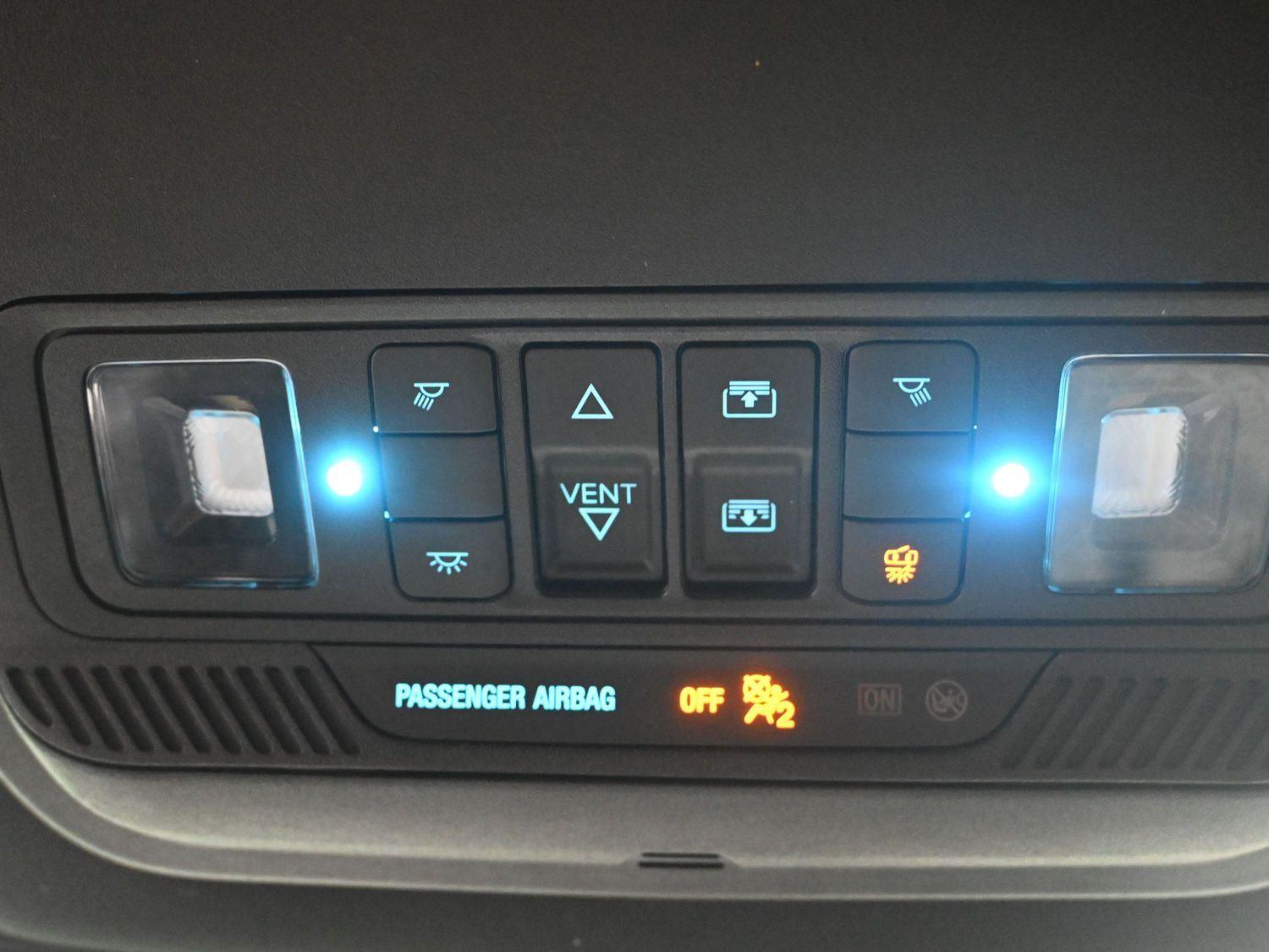 Used 2020 Iconic Silver Ford Limited image 37